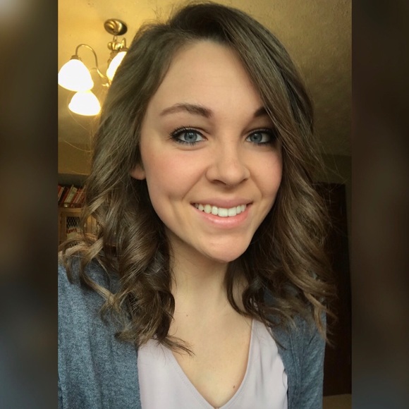 Meet your Posher, Julie - Picture 1 of 1